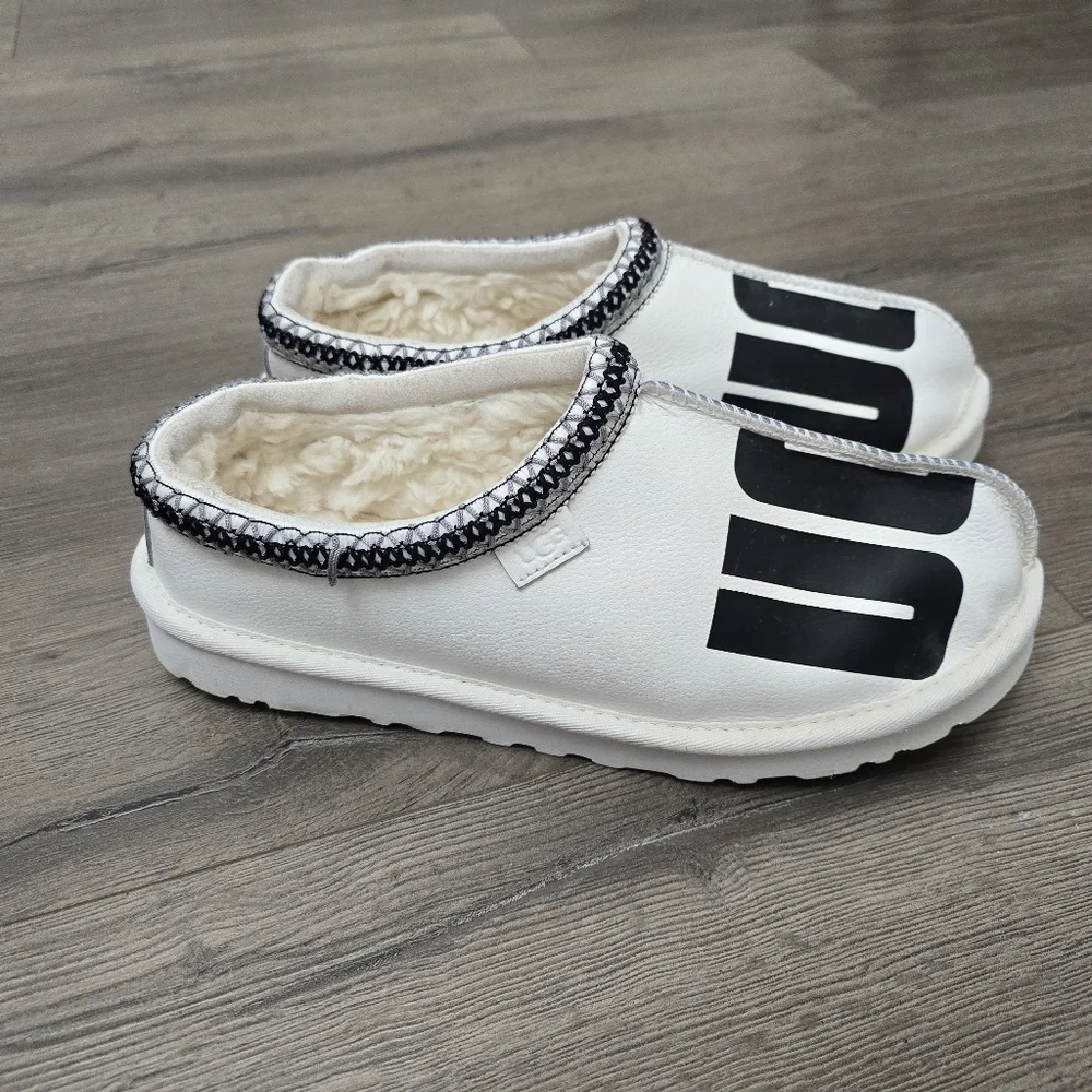 UGG Tasman Chopd Logo Leather White Black Mens Slip On Streetwear Preppy